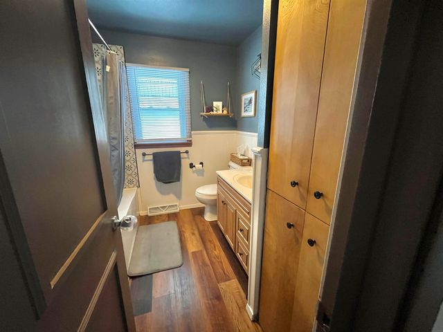 924 2nd Ave SW, Oelwein, IA 50662