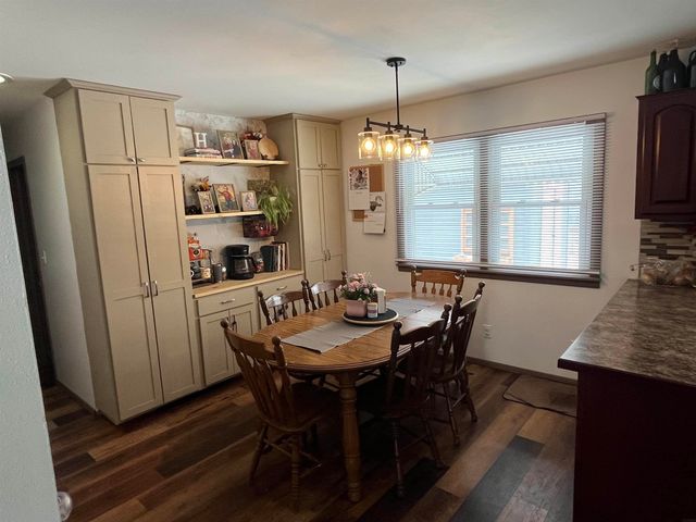 924 2nd Ave SW, Oelwein, IA 50662