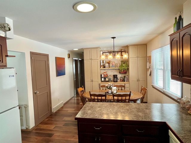 924 2nd Ave SW, Oelwein, IA 50662