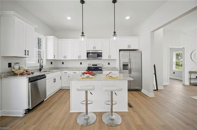 208 Clay ST, Suffolk, VA 23434