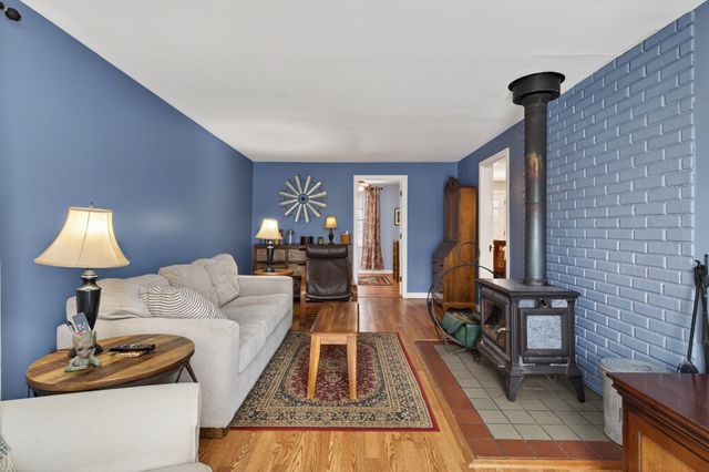 60 Walnut Avenue, North Hampton, NH 03862