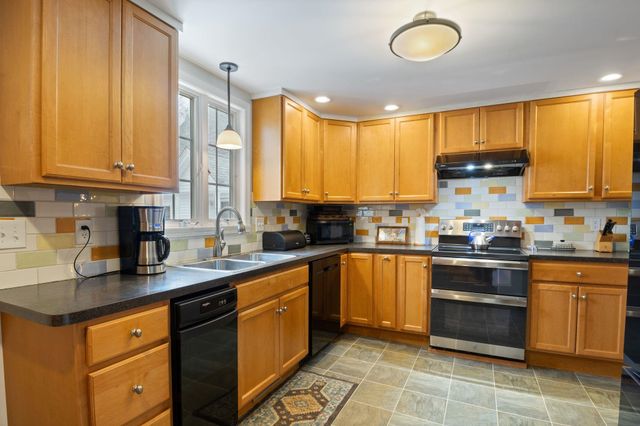 60 Walnut Avenue, North Hampton, NH 03862