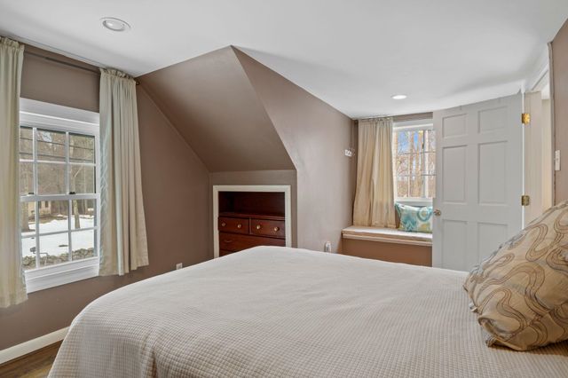 60 Walnut Avenue, North Hampton, NH 03862