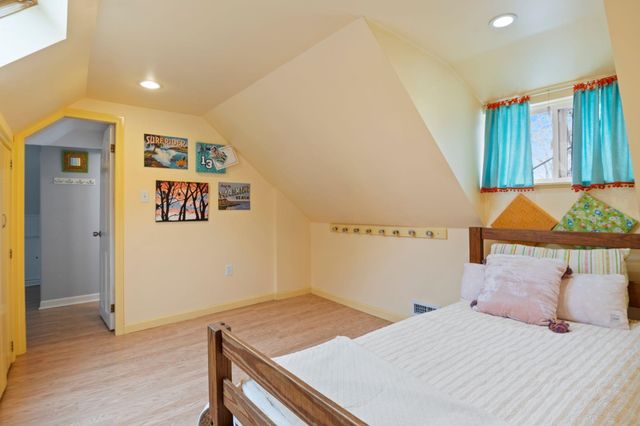 60 Walnut Avenue, North Hampton, NH 03862