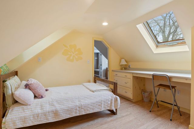 60 Walnut Avenue, North Hampton, NH 03862