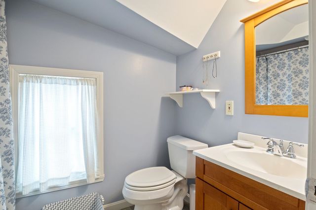 60 Walnut Avenue, North Hampton, NH 03862