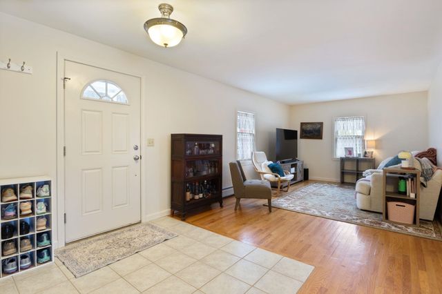 60 Walnut Avenue, North Hampton, NH 03862