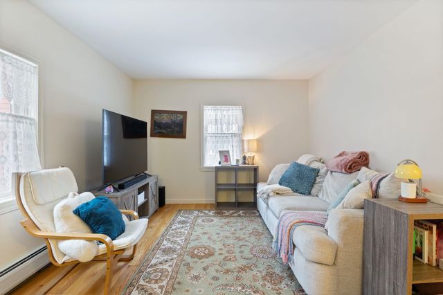 60 Walnut Avenue, North Hampton, NH 03862