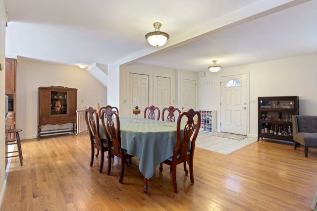 60 Walnut Avenue, North Hampton, NH 03862