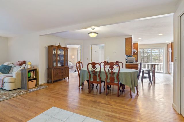 60 Walnut Avenue, North Hampton, NH 03862