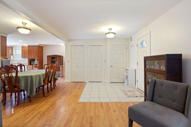 60 Walnut Avenue, North Hampton, NH 03862