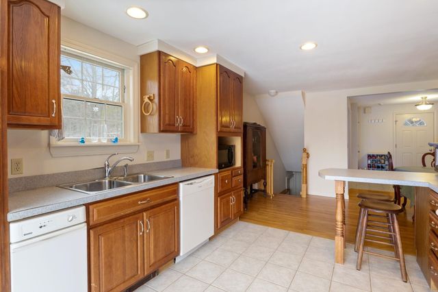60 Walnut Avenue, North Hampton, NH 03862
