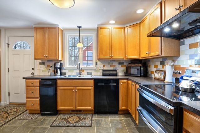 60 Walnut Avenue, North Hampton, NH 03862