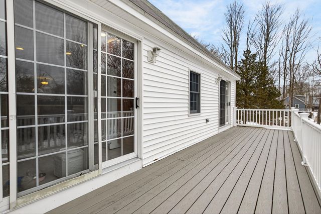 60 Walnut Avenue, North Hampton, NH 03862