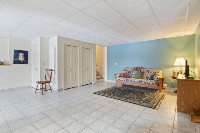 60 Walnut Avenue, North Hampton, NH 03862