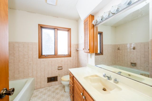 17383 S Basswood Road, Three Oaks, MI 49128