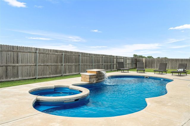 502 Oak DR, Troy, TX 76579