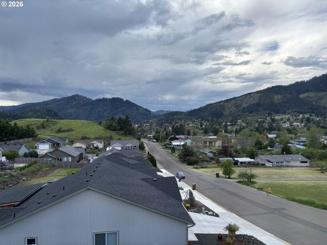 1336 Ne SIMPSON Ln, Myrtle Creek, OR 97457
