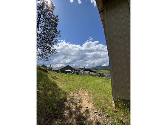 1336 Ne SIMPSON Ln, Myrtle Creek, OR 97457