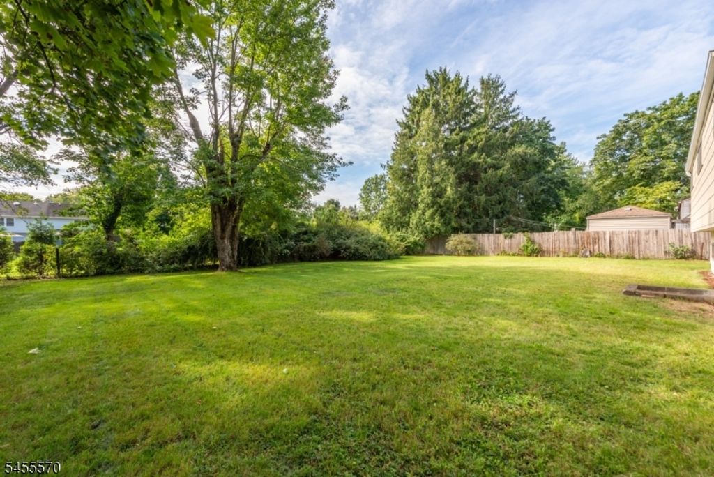 8 John St, Lincoln Park Boro, NJ 07035 — photo 3