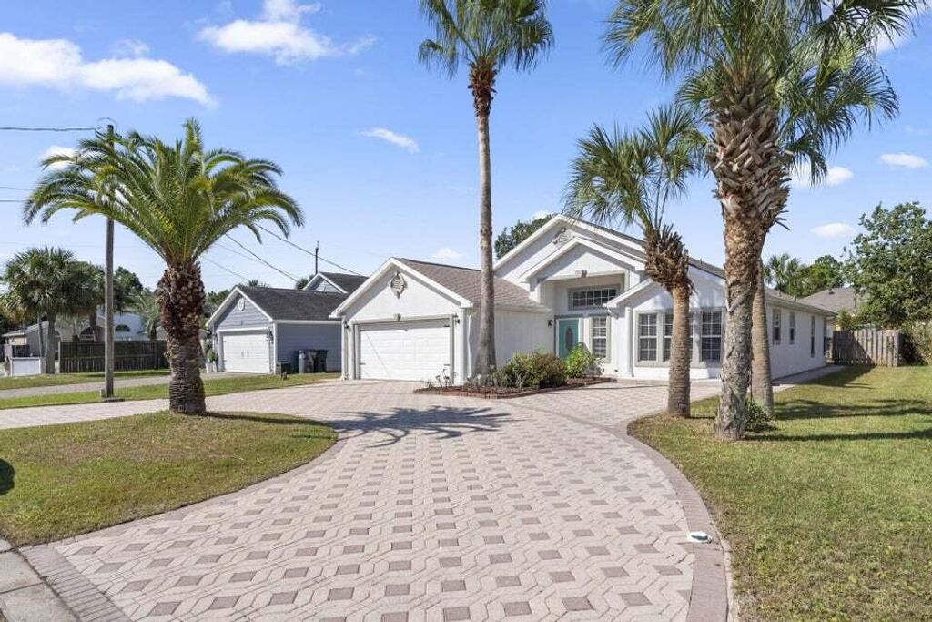 27 Hidden Harbor Lane, Destin, FL 32550