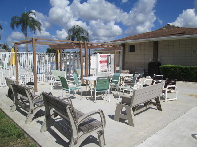 4261 Meadow View Drive, Boynton Beach, FL 33436