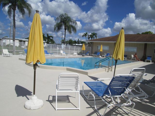 4261 Meadow View Drive, Boynton Beach, FL 33436