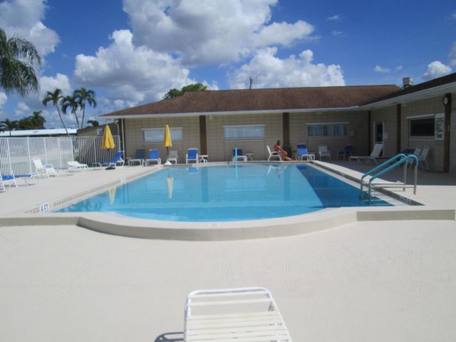 4261 Meadow View Drive, Boynton Beach, FL 33436
