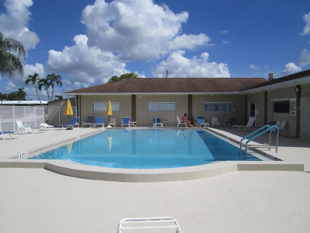 4261 Meadow View Drive, Boynton Beach, FL 33436
