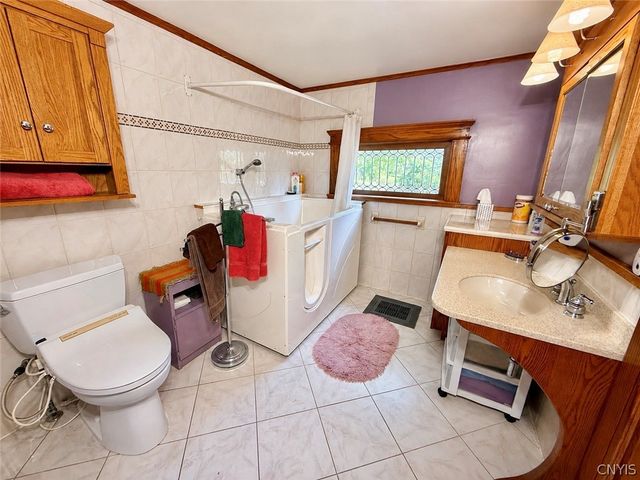 2582 Pompey Hollow Road, Pompey, NY 13035