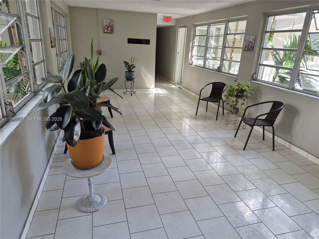 330 SE 2nd St 202E, Hallandale Beach, FL 33009