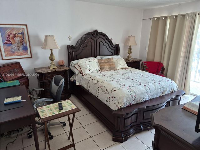 330 SE 2nd St 202E, Hallandale Beach, FL 33009