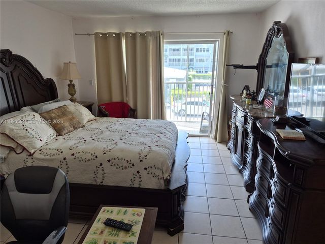 330 SE 2nd St 202E, Hallandale Beach, FL 33009