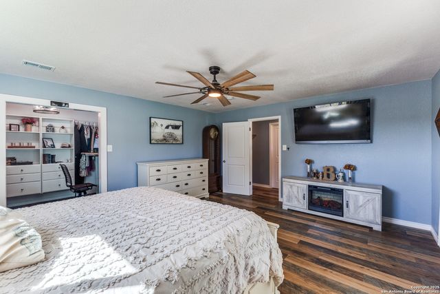 1646 County Road 438, Stockdale, TX 78160