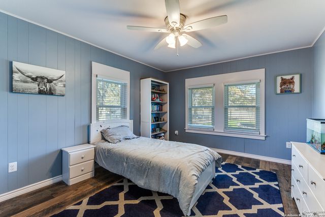 1646 County Road 438, Stockdale, TX 78160