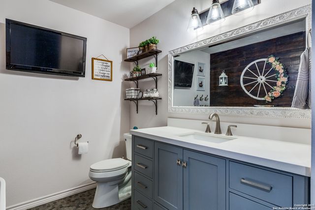 1646 County Road 438, Stockdale, TX 78160