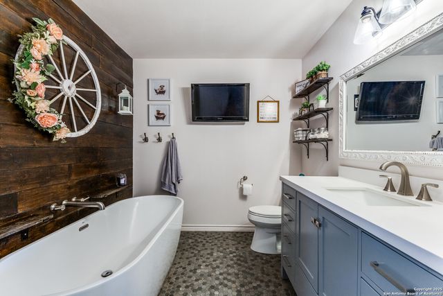 1646 County Road 438, Stockdale, TX 78160