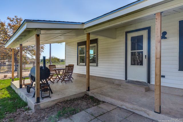 1646 County Road 438, Stockdale, TX 78160