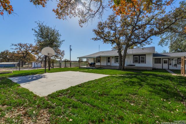 1646 County Road 438, Stockdale, TX 78160