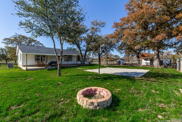 1646 County Road 438, Stockdale, TX 78160
