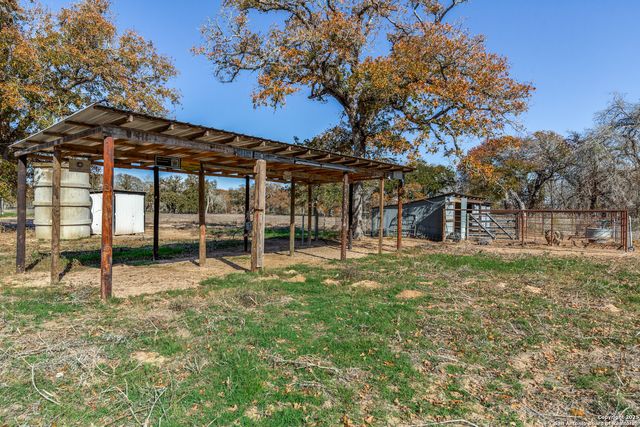 1646 County Road 438, Stockdale, TX 78160