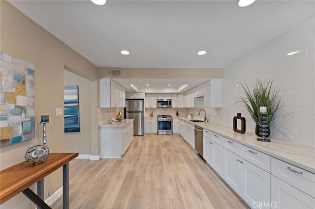 21 Queens Wreath, Irvine, CA 92612