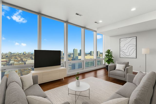 500 W Superior Street 2002, Chicago, IL 60654