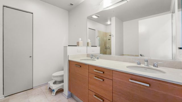 500 W Superior Street 2002, Chicago, IL 60654