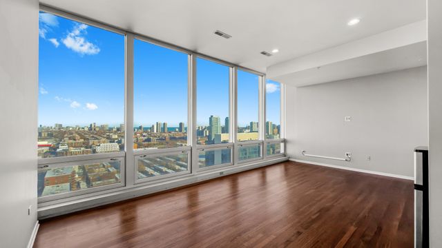 500 W Superior Street 2002, Chicago, IL 60654