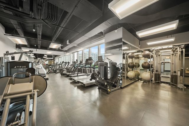 500 W Superior Street 2002, Chicago, IL 60654