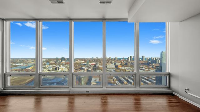 500 W Superior Street 2002, Chicago, IL 60654