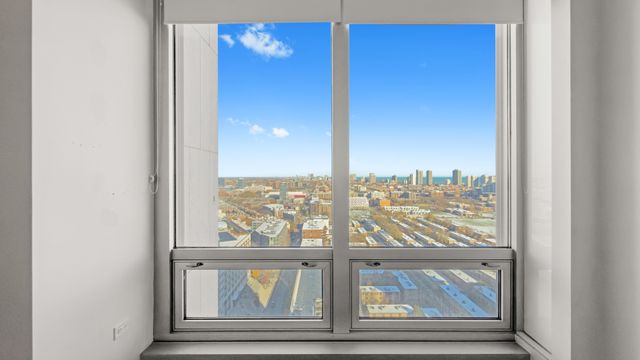 500 W Superior Street 2002, Chicago, IL 60654