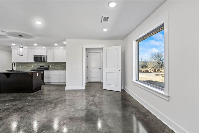 86 W Watson Lane, Farmington, AR 72730