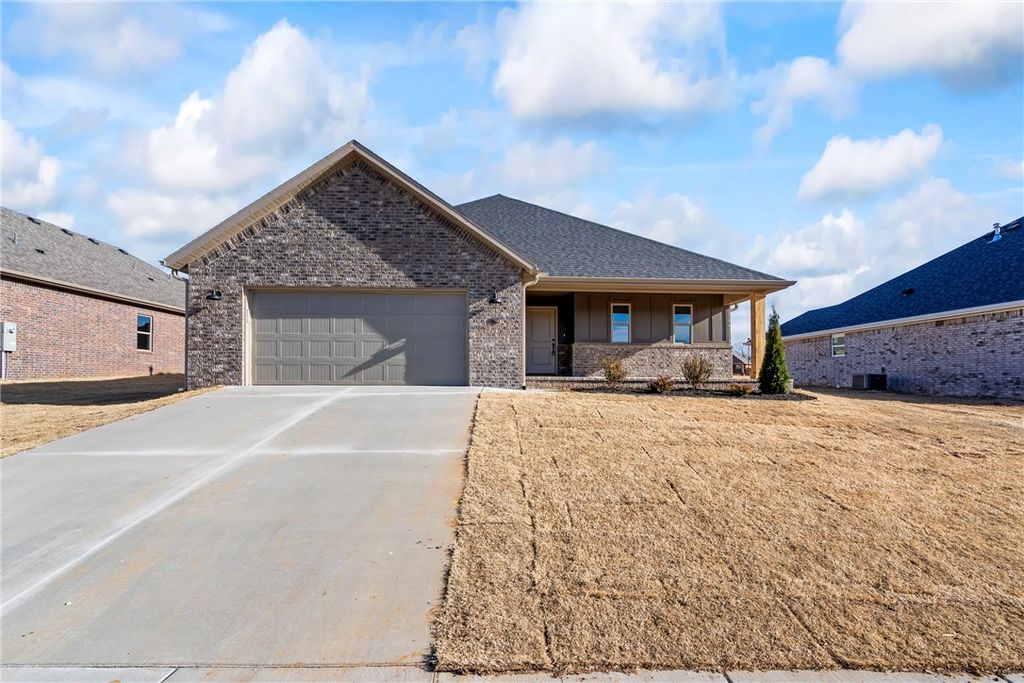 86 W Watson Lane, Farmington, AR 72730